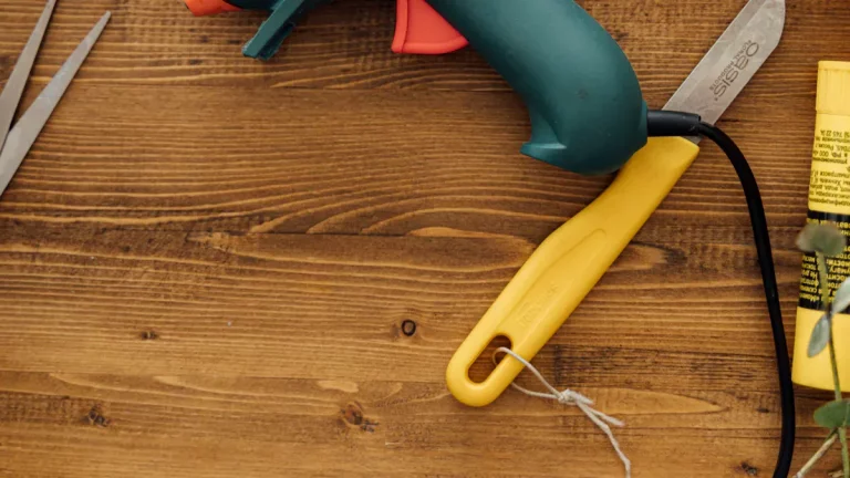 Choosing The Right Heat Gun For Industrial and Craft Applications